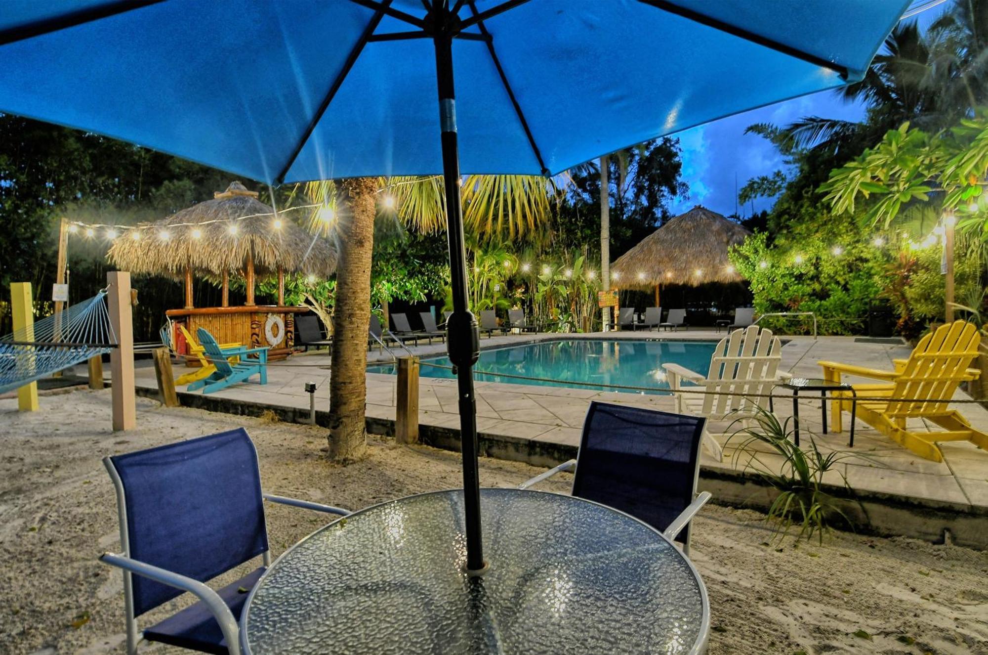 Siesta Key Palms Resort Point O'Rocks Exterior photo