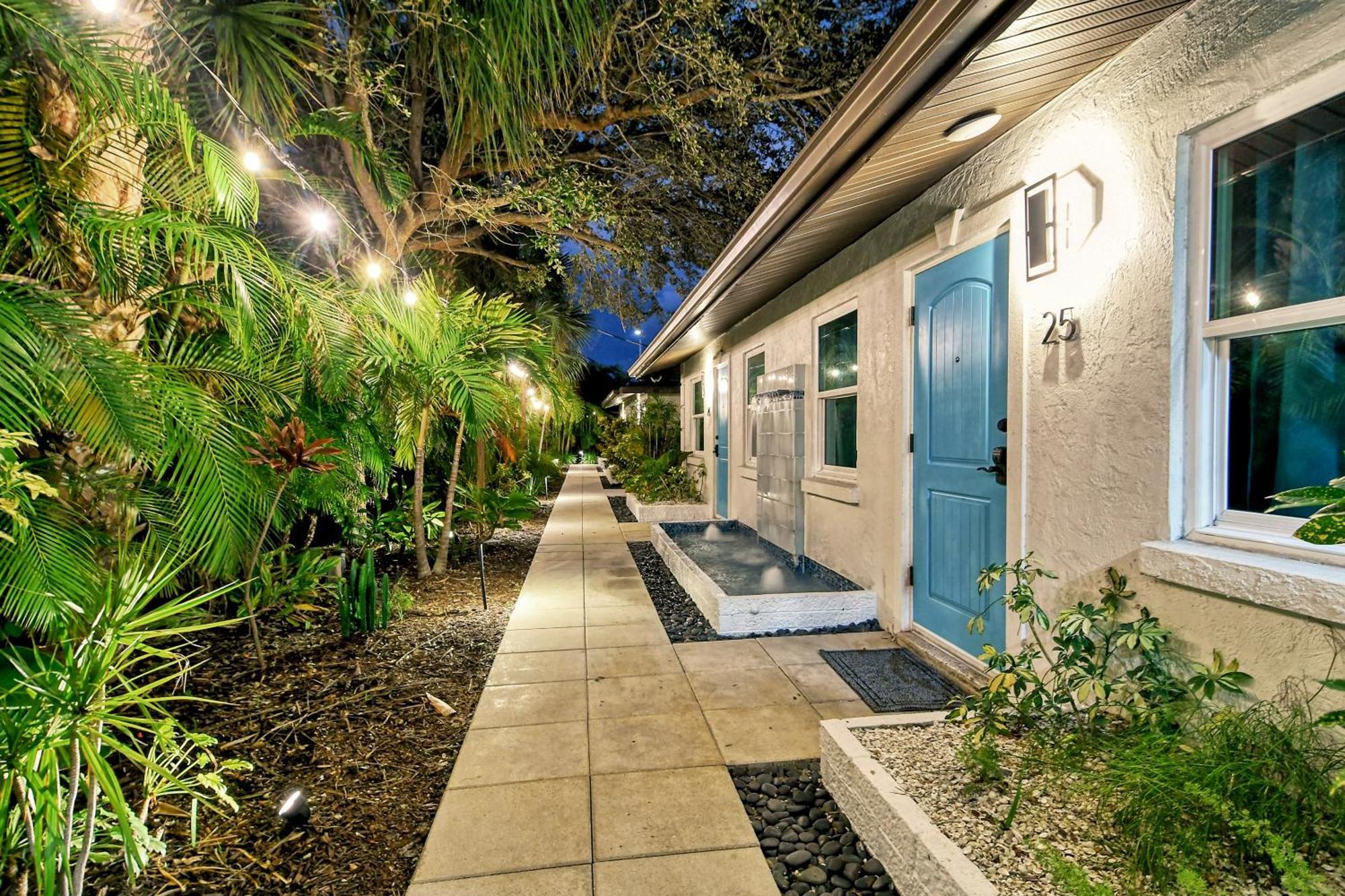 Siesta Key Palms Resort Point O'Rocks Exterior photo