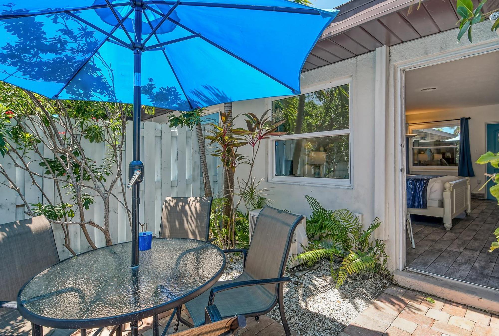 Siesta Key Palms Resort Point O'Rocks Exterior photo