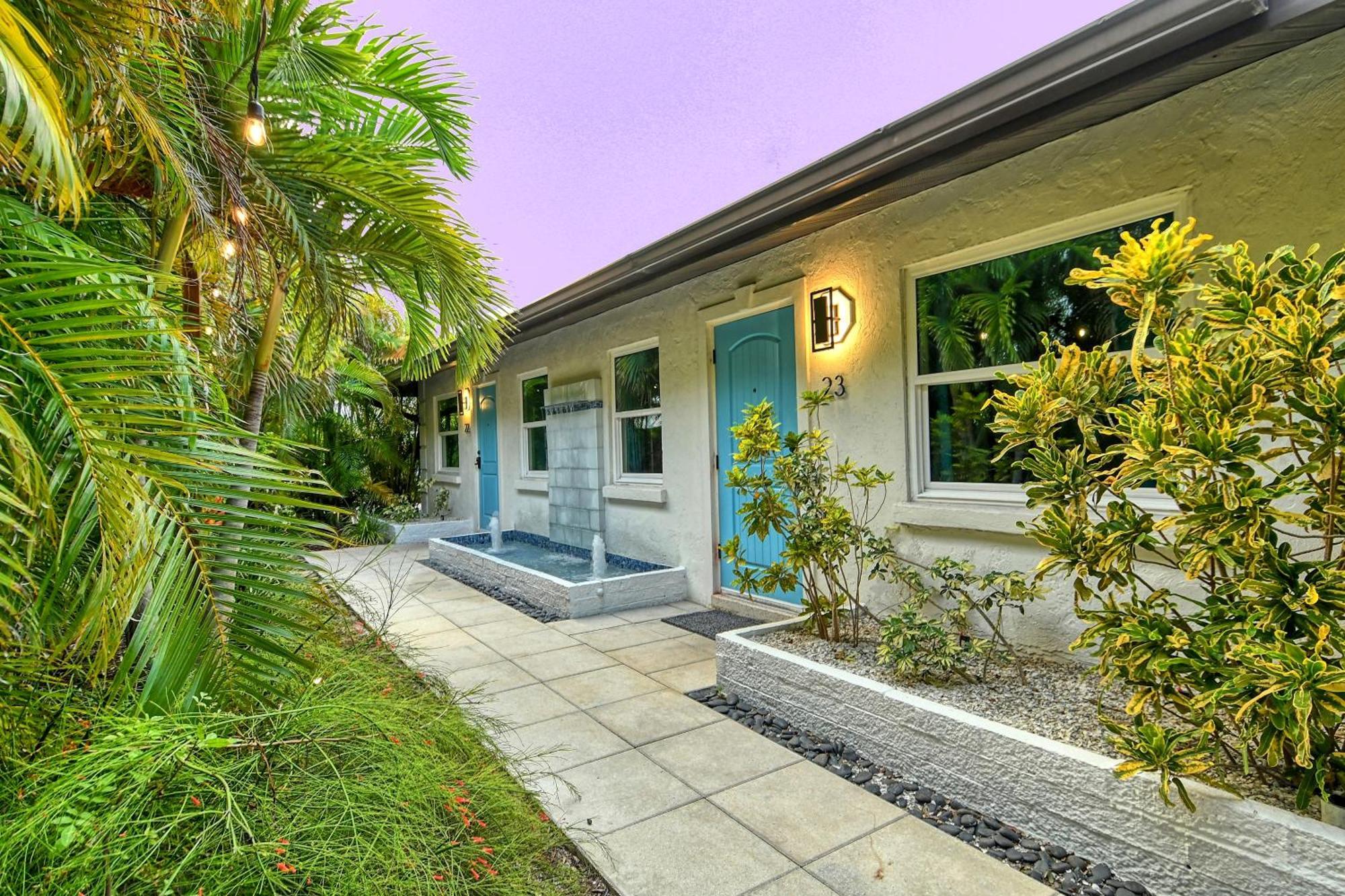 Siesta Key Palms Resort Point O'Rocks Exterior photo