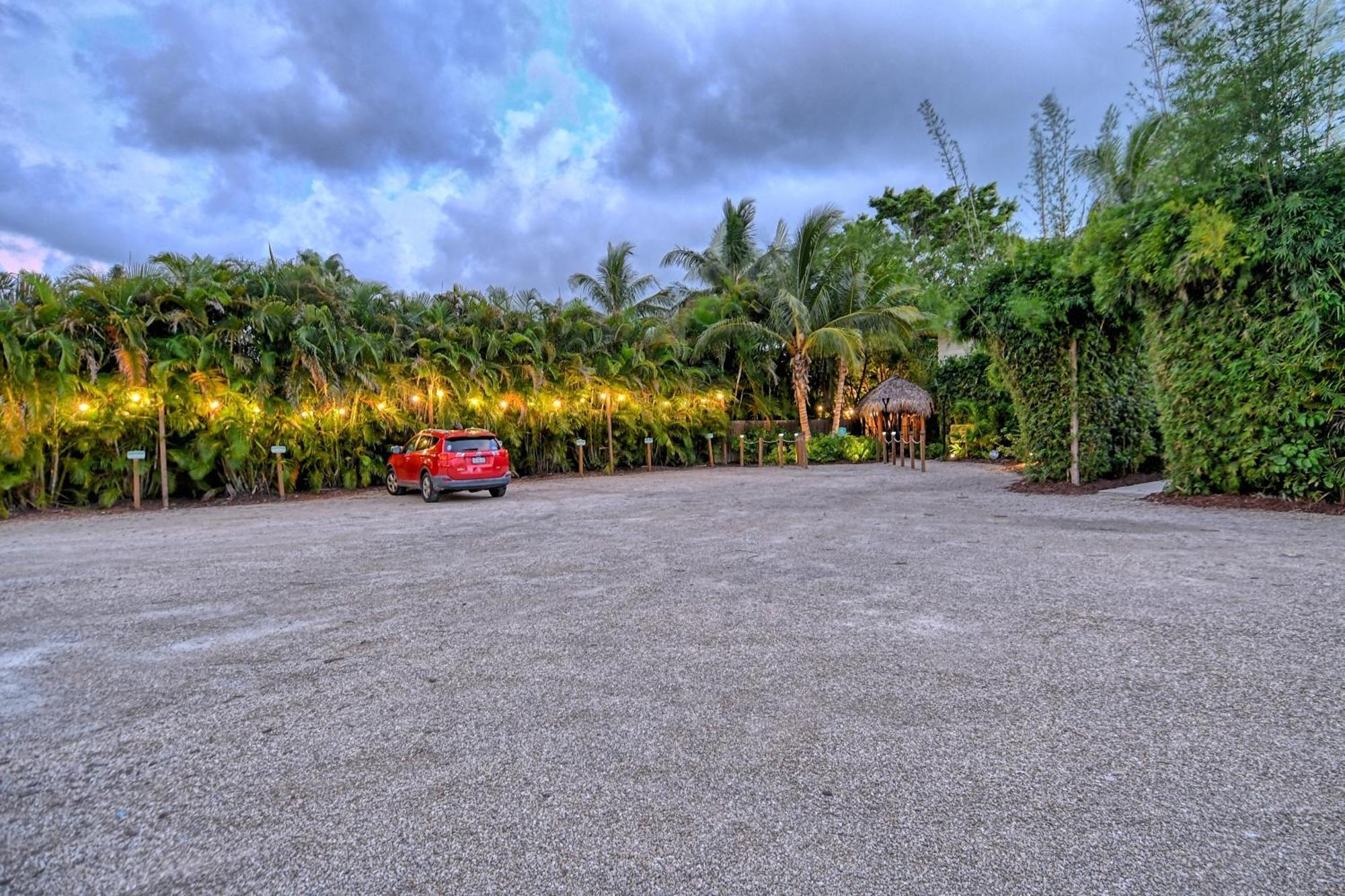 Siesta Key Palms Resort Point O'Rocks Exterior photo
