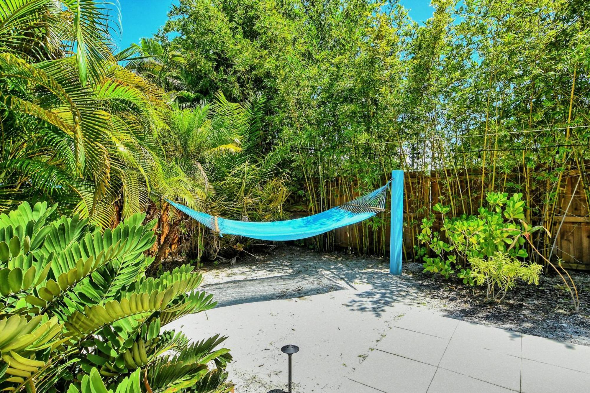 Siesta Key Palms Resort Point O'Rocks Exterior photo
