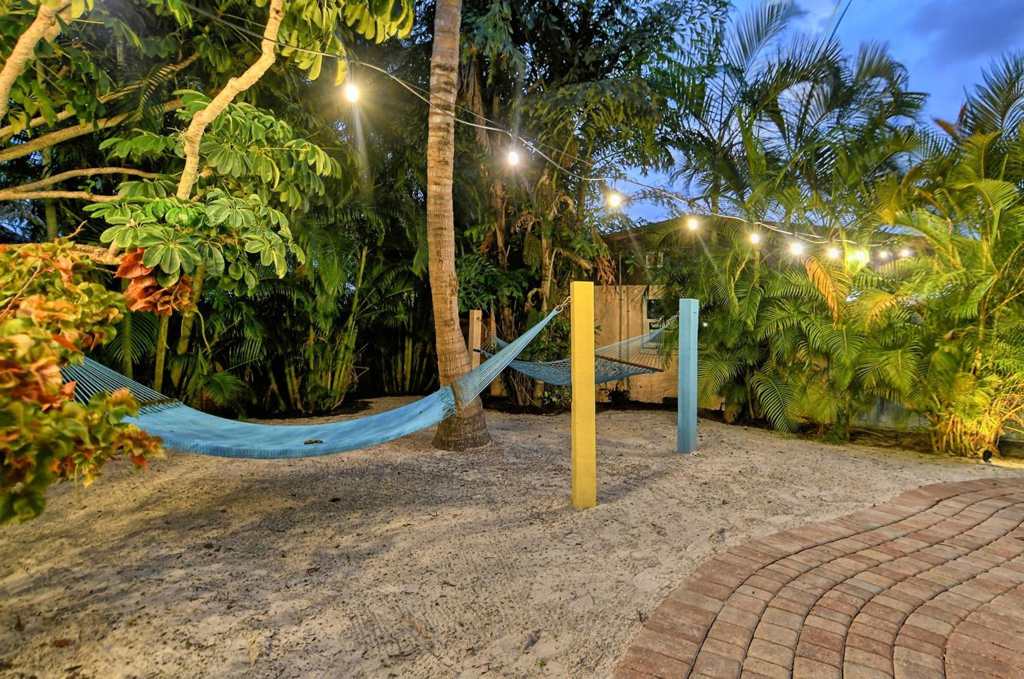 Siesta Key Palms Resort Point O'Rocks Exterior photo
