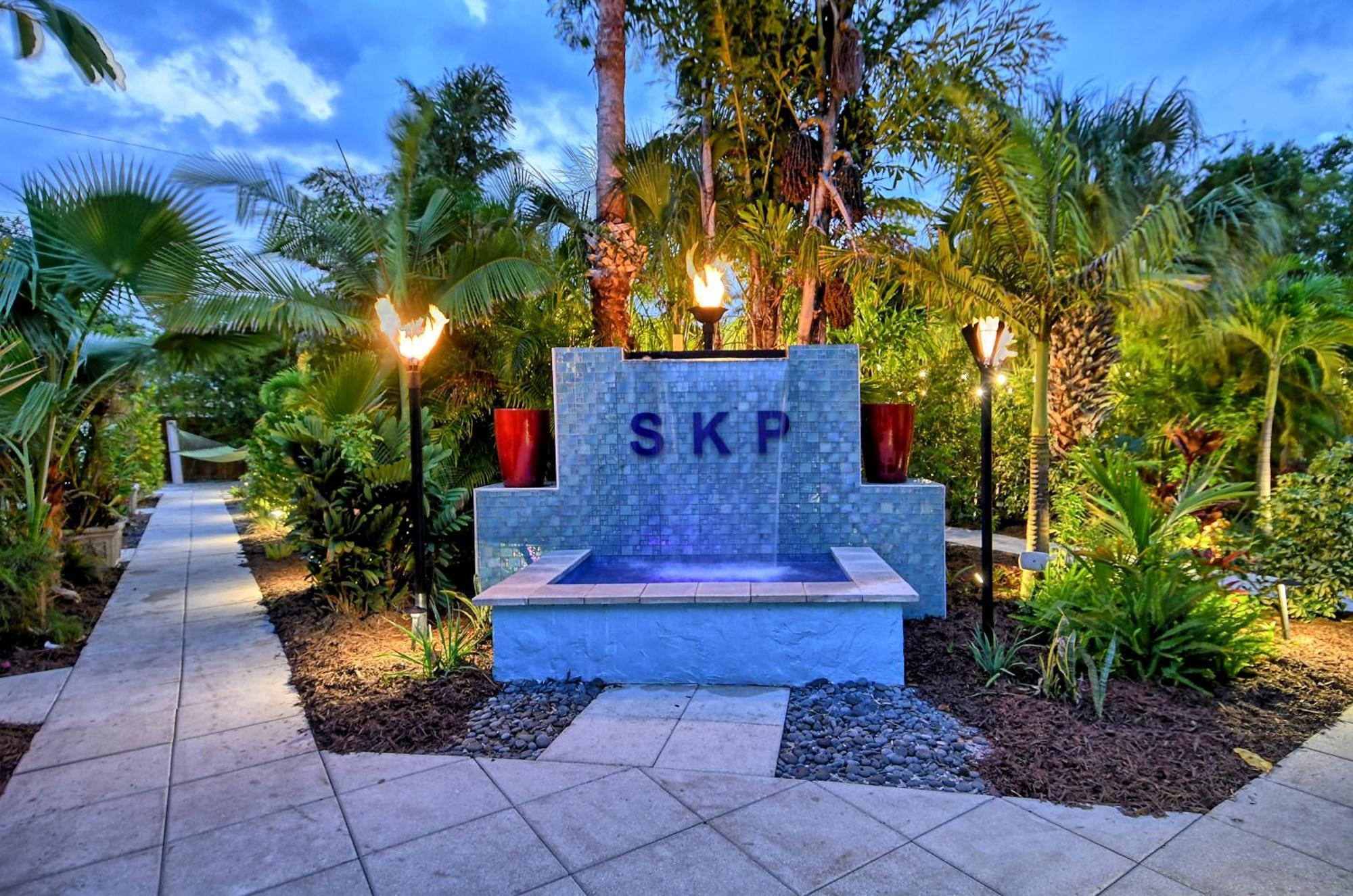 Siesta Key Palms Resort Point O'Rocks Exterior photo