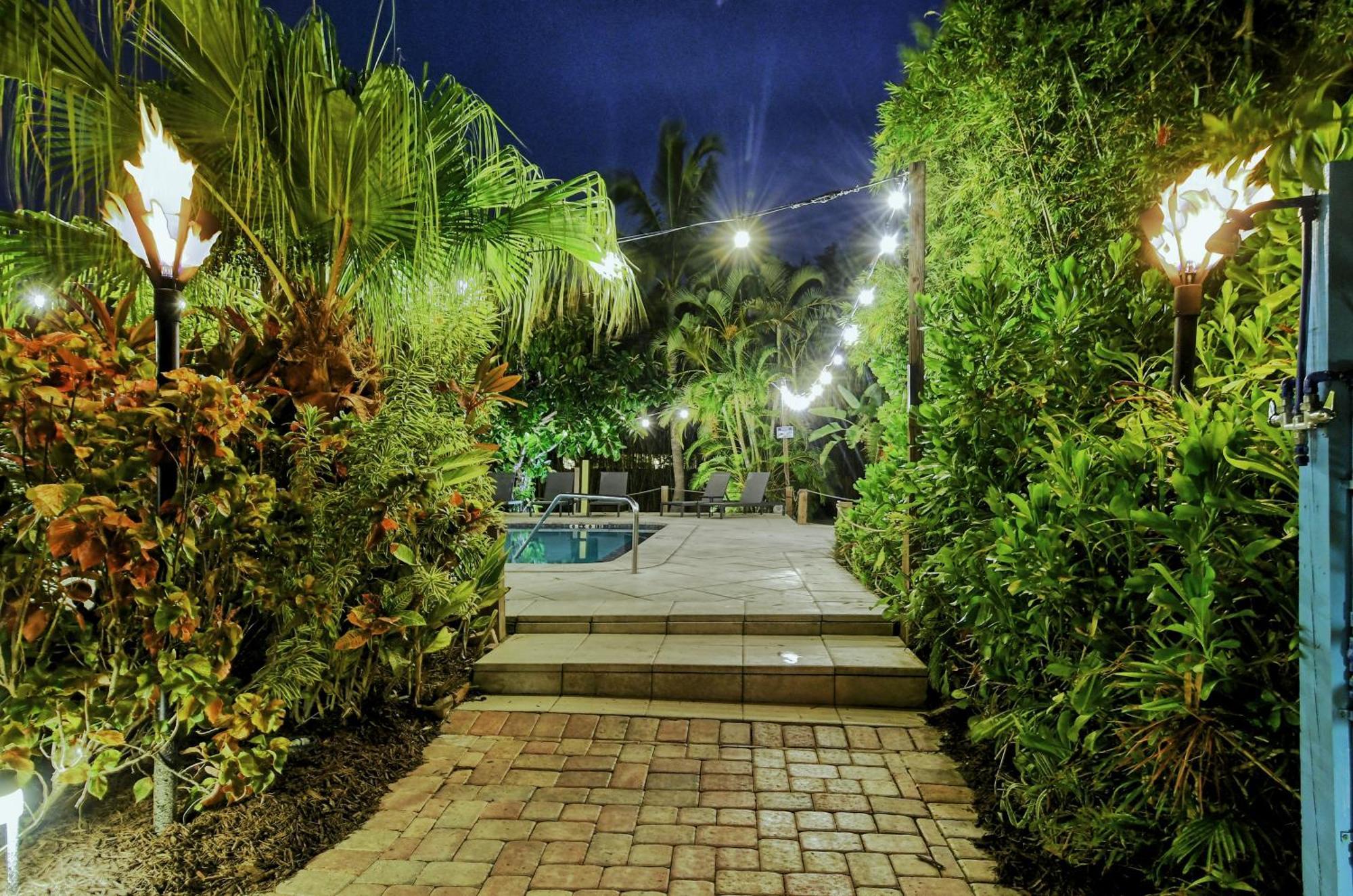 Siesta Key Palms Resort Point O'Rocks Exterior photo