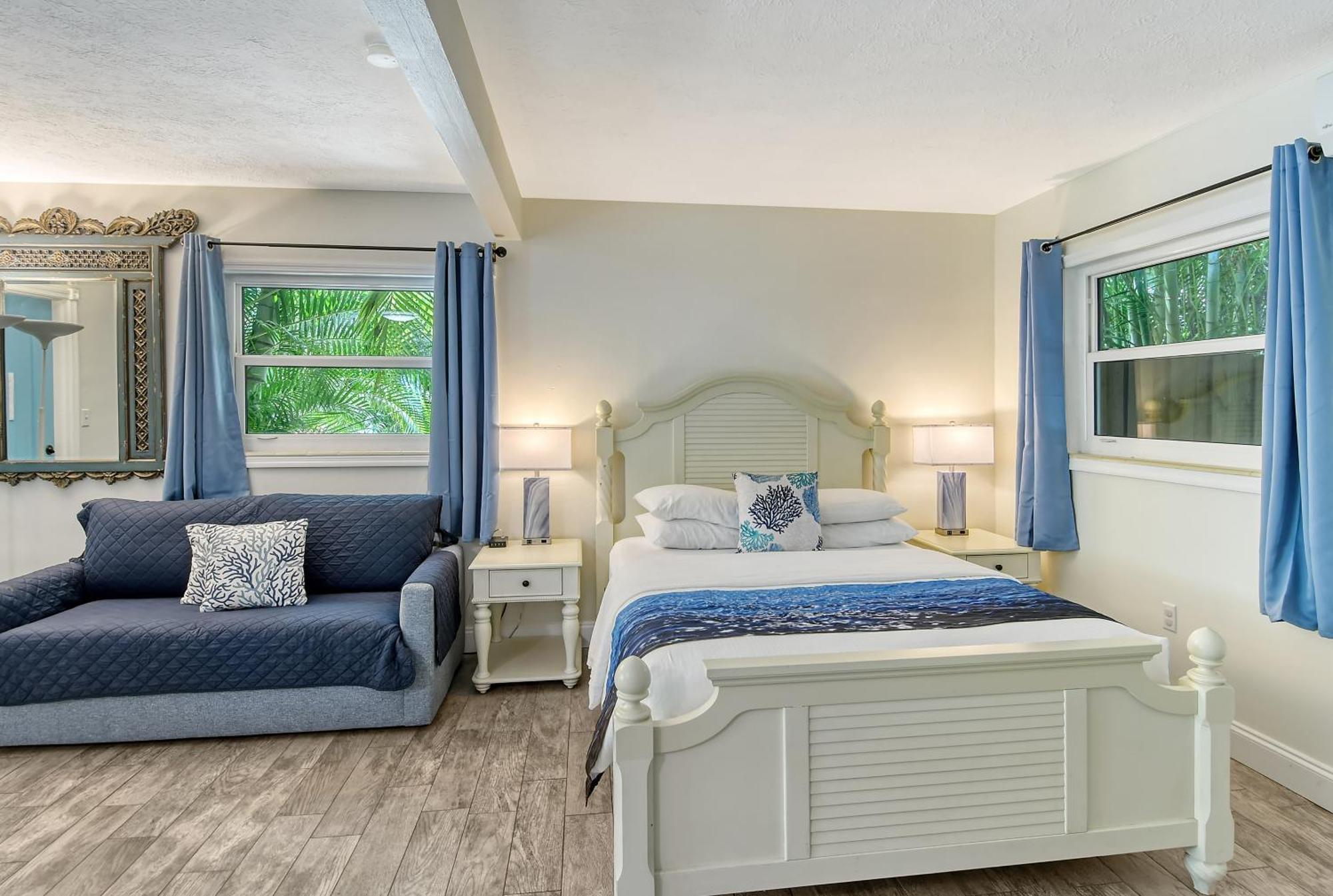 Siesta Key Palms Resort Point O'Rocks Exterior photo