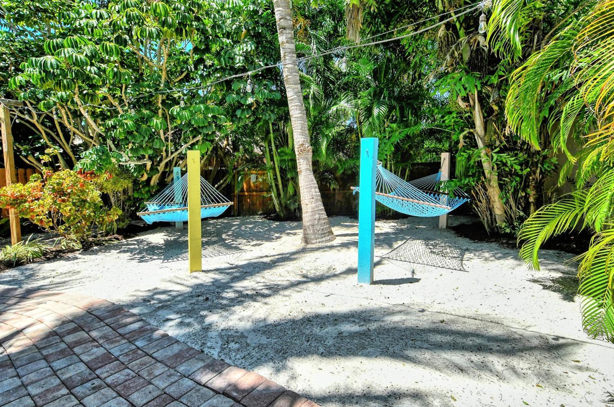 Siesta Key Palms Resort Point O'Rocks Exterior photo