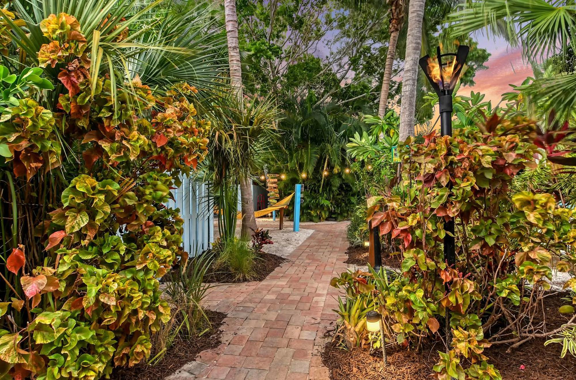 Siesta Key Palms Resort Point O'Rocks Exterior photo