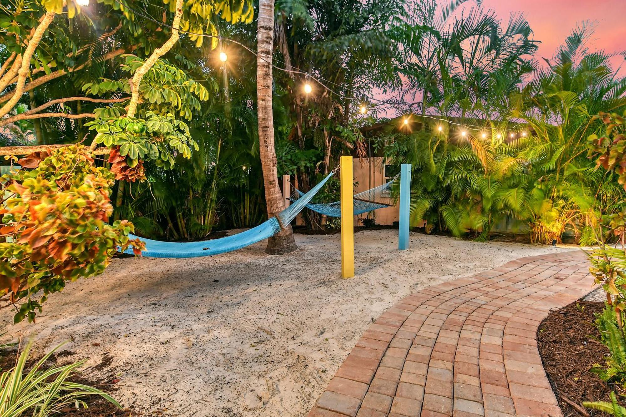 Siesta Key Palms Resort Point O'Rocks Exterior photo