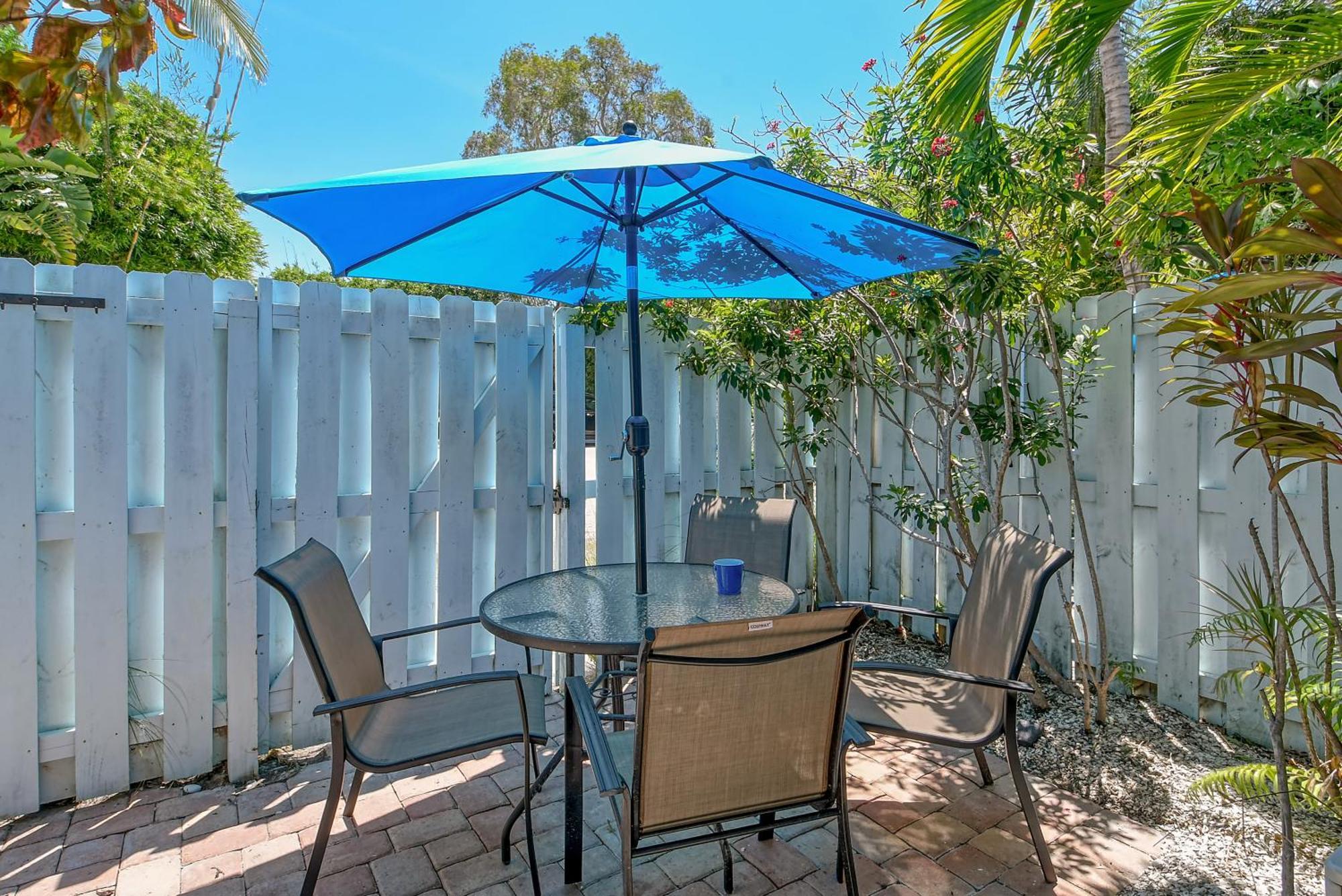 Siesta Key Palms Resort Point O'Rocks Exterior photo