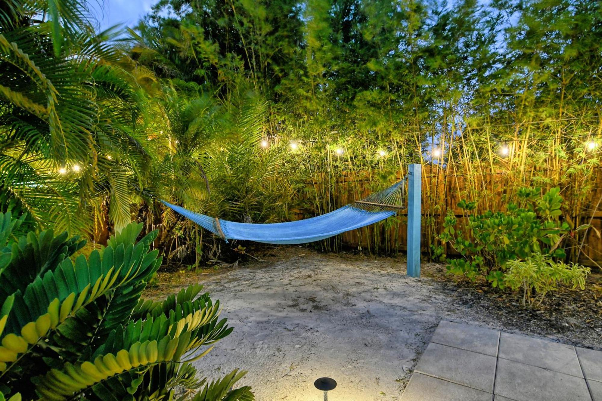 Siesta Key Palms Resort Point O'Rocks Exterior photo
