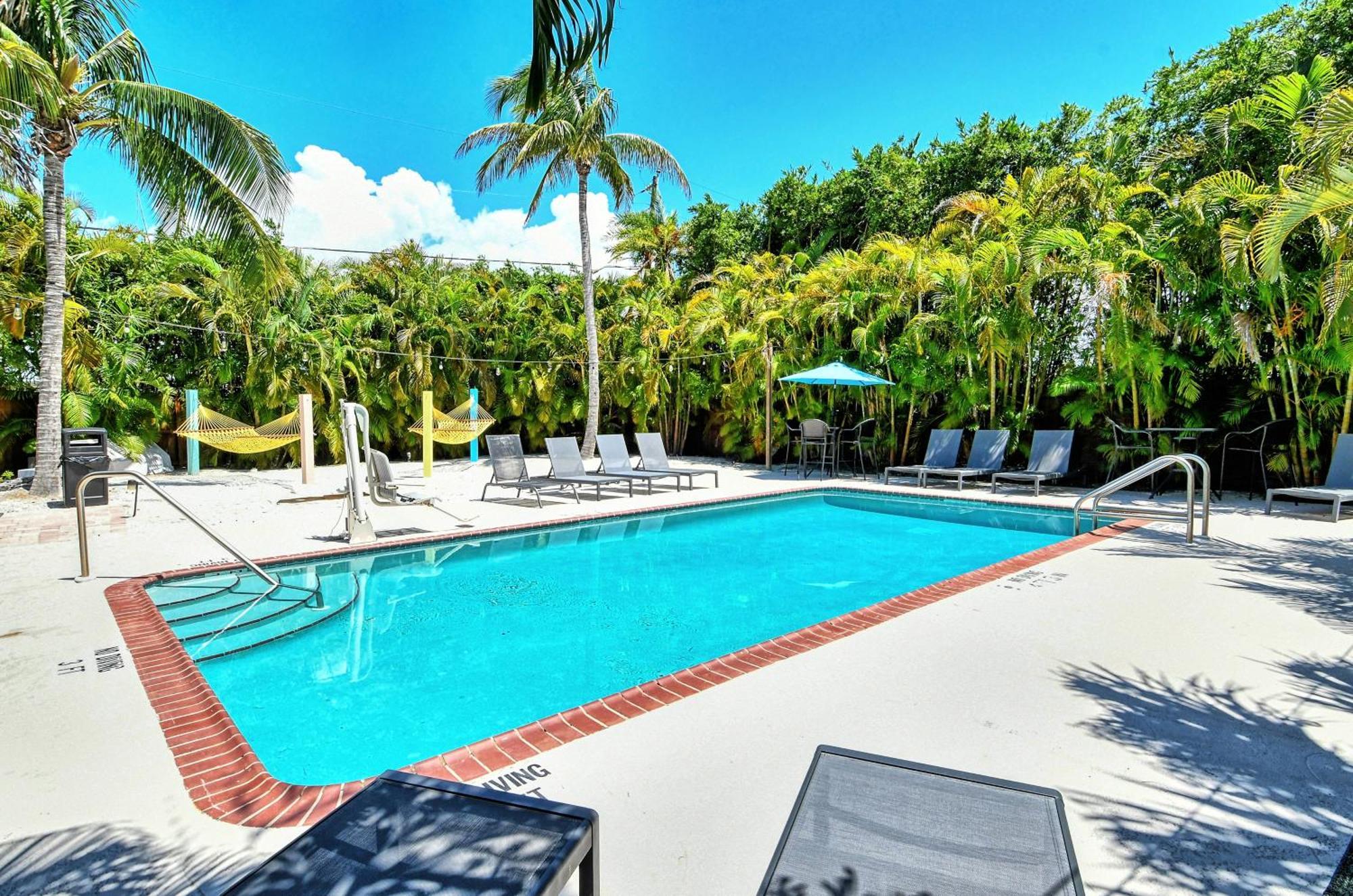 Siesta Key Palms Resort Point O'Rocks Exterior photo