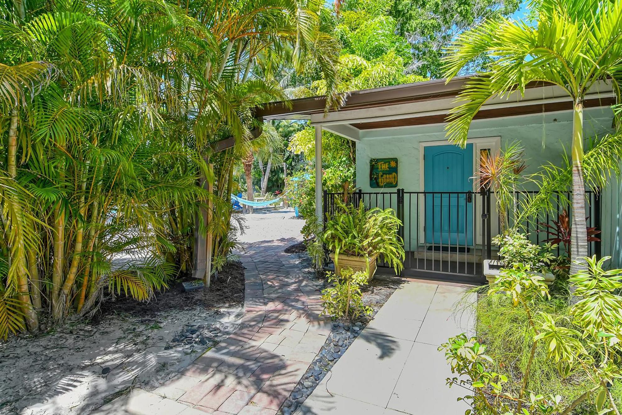 Siesta Key Palms Resort Point O'Rocks Exterior photo