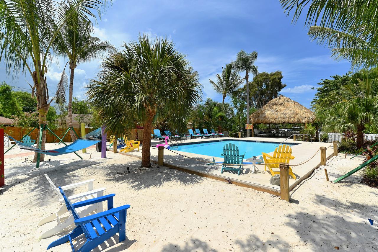 Siesta Key Palms Resort Point O'Rocks Exterior photo